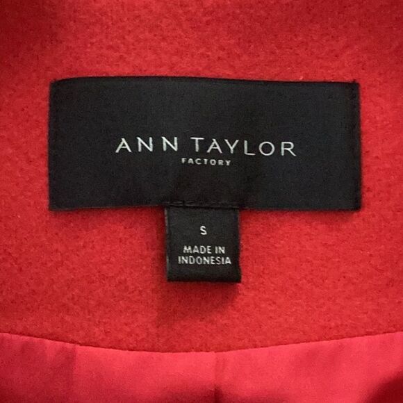 ANN TAYLOR FACTORY RED COAT JACKET FAUX FUR SLEEVES SMALL - Picture 6 of 9